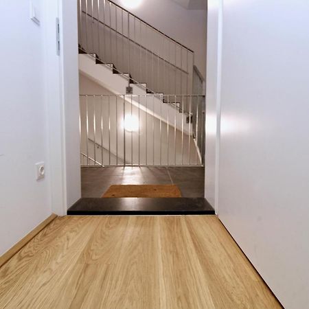 Red Flower Apartment With Pool - 5 Min To Lake Wien Exterior foto