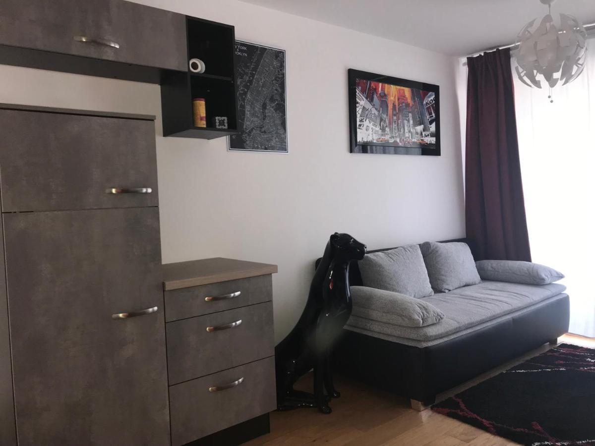 Red Flower Apartment With Pool - 5 Min To Lake Wien Exterior foto