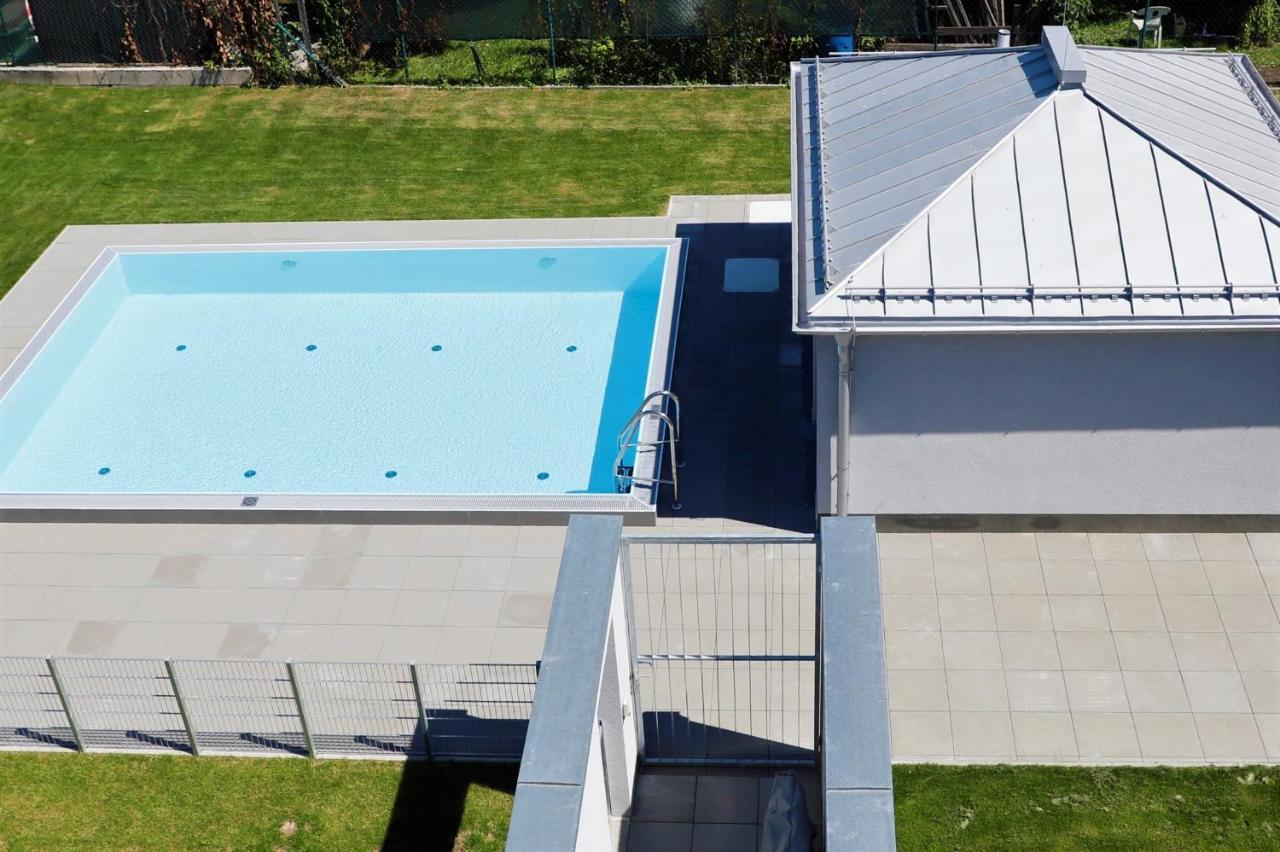 Red Flower Apartment With Pool - 5 Min To Lake Wien Exterior foto