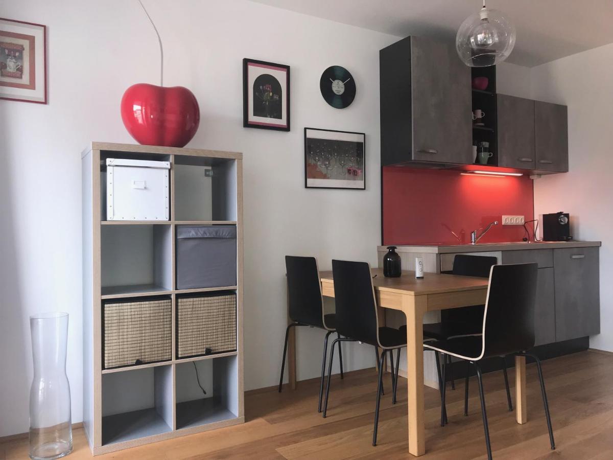 Red Flower Apartment With Pool - 5 Min To Lake Wien Exterior foto